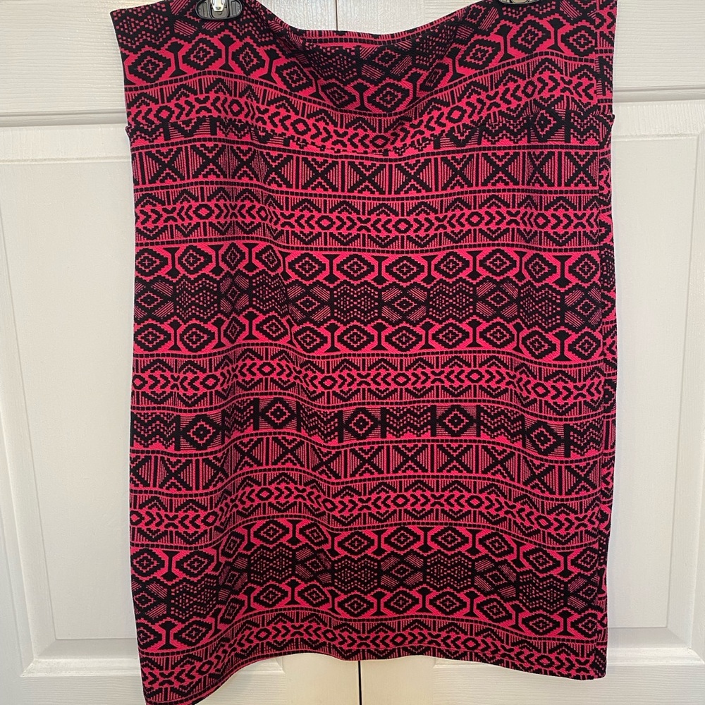 LuLaRoe Cassie Pencil Skirt Pink Black Geometric pattern Women’s size 3X 3XL
